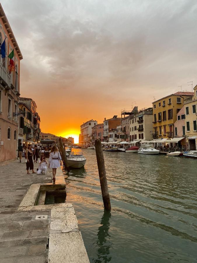 Casa Virginia Direct At The Canal Cannaregio With Own Roof Terrace Venice Exterior photo