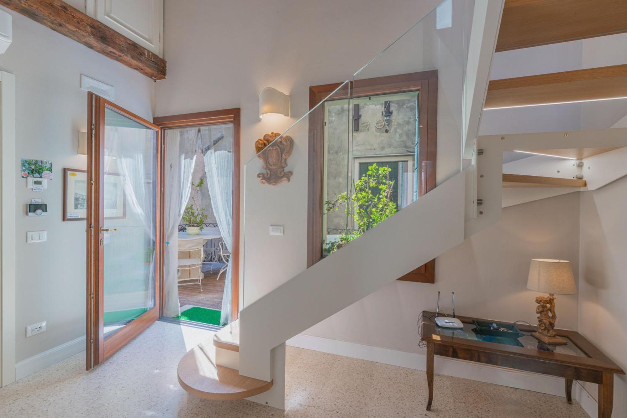 Casa Virginia Direct At The Canal Cannaregio With Own Roof Terrace Venice Exterior photo