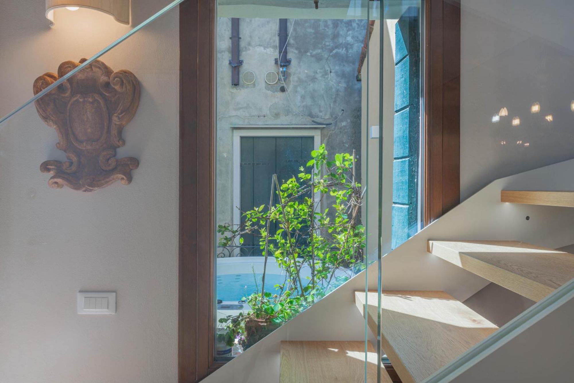 Casa Virginia Direct At The Canal Cannaregio With Own Roof Terrace Venice Exterior photo