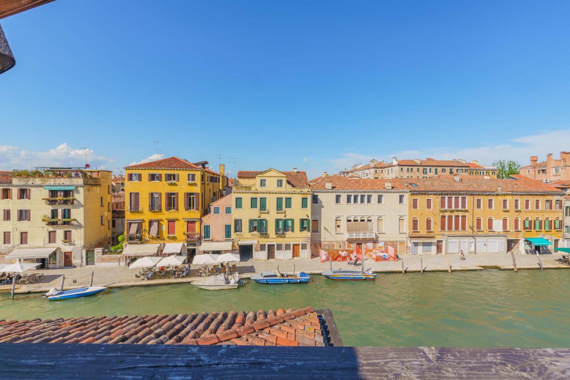 Casa Virginia Direct At The Canal Cannaregio With Own Roof Terrace Venice Exterior photo